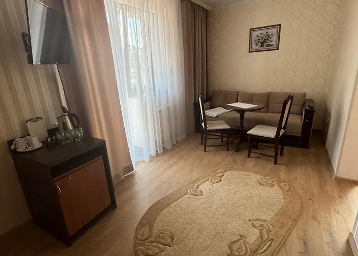 сонячна перлина 酒店 波利亚纳