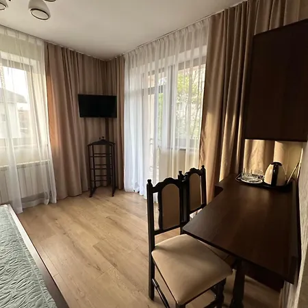 сонячна перлина 酒店 *