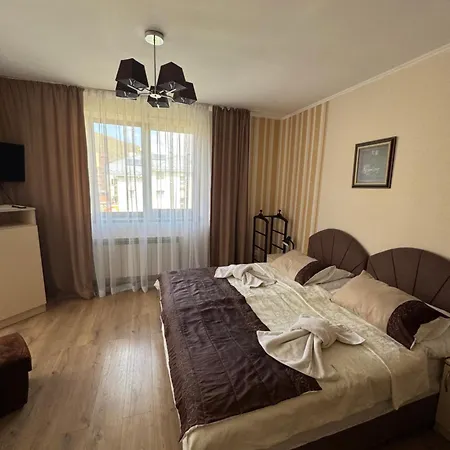 сонячна перлина Otel Polyana (Transcarpathia)